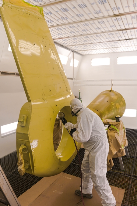 Spuiten van helikopter carrosserie lazoore Nieuwpoort